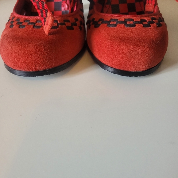 Betsey Johnson Red Suede Heels With Black Piping, VGUC, Size 9 - Picture 4 of 13